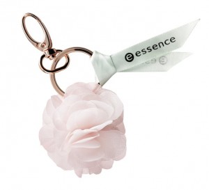 essence-wake-up-spring-bag-accessory